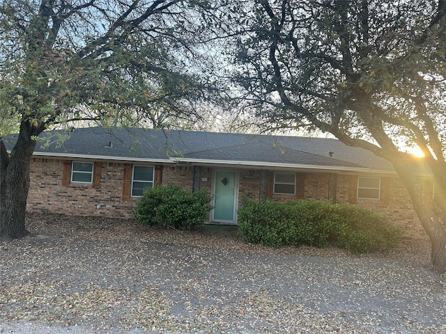202 S Spencer St, Mart, TX 76664 - single story home featuring brick siding