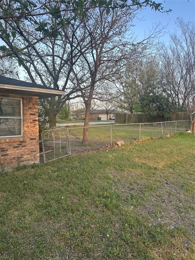 202 S Spencer St, Mart, TX 76664 - view of yard featuring fence