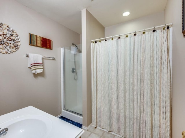 bathroom featuring a sink and a shower with shower curtain
