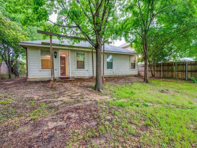 view of front of home featuring fence private yard