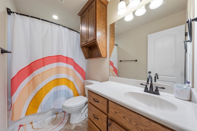 full bath with vanity, curtained shower, and toilet