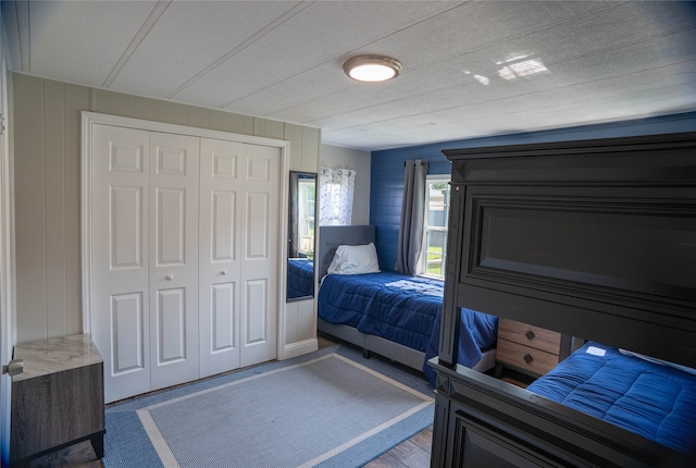 bedroom with a closet