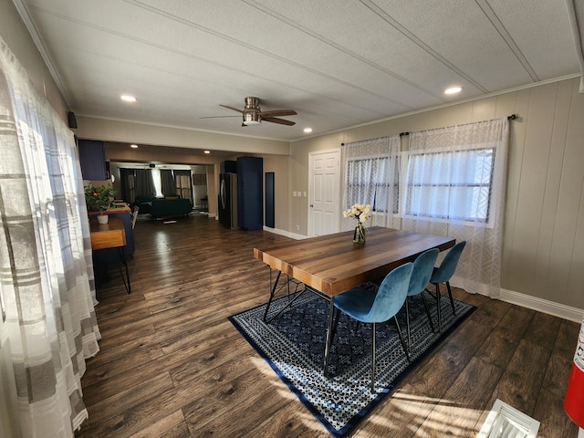 dining area featuring ceiling fan, ornamental molding, recessed lighting, baseboards, and dark wood-style floors