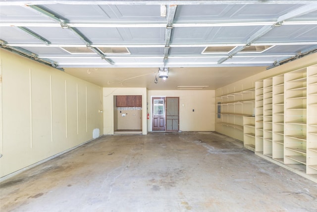 2418 Ingleside Dr, Grand Prairie, TX 75050 - garage featuring a garage door opener