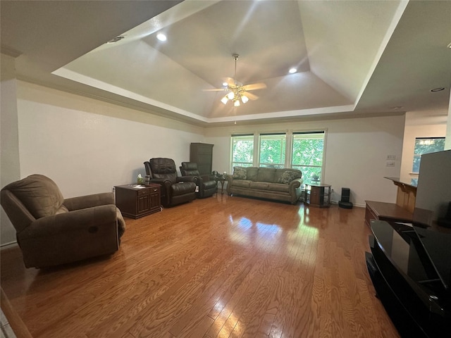 824 Imogene Ct, Azle, TX 76020 - living area with recessed lighting, a ceiling fan, wood finished floors, and a tray ceiling