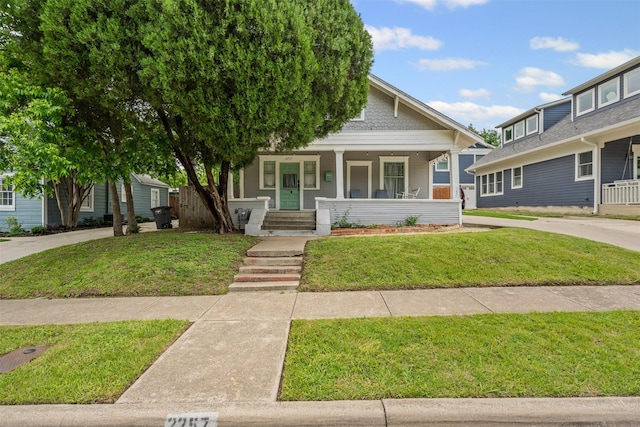 view of front facade with covered porch and a front lawn