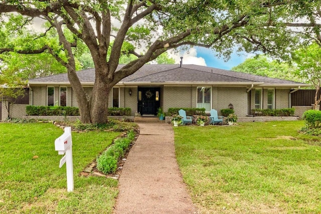 7449 Tophill Ln, Dallas, TX 75248 - single story home featuring a front yard and brick siding