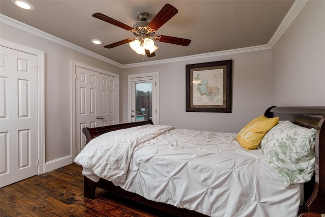 7449 Tophill Ln, Dallas, TX 75248 - bedroom featuring dark wood finished floors, recessed lighting, crown molding, ceiling fan, and baseboards