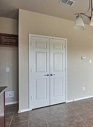 unfurnished bedroom featuring visible vents, baseboards, and a closet