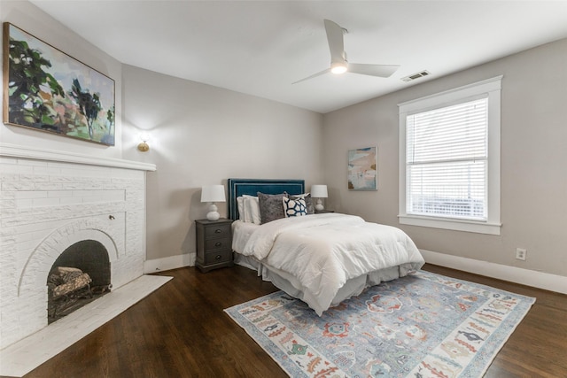 bedroom with baseboards, dark wood-style floors, and visible vents