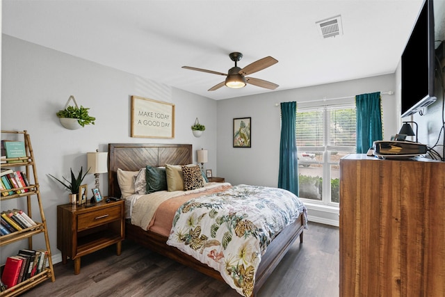 832 Havenwood Ln S, Fort Worth, TX 76112 - bedroom with dark wood-style flooring, a ceiling fan, and visible vents
