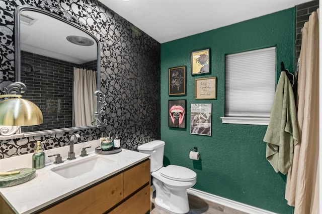 832 Havenwood Ln S, Fort Worth, TX 76112 - bathroom with vanity, a textured wall, baseboards, and toilet