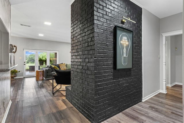 832 Havenwood Ln S, Fort Worth, TX 76112 - interior space with baseboards, dark wood-style flooring, and visible vents