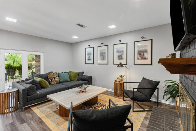 832 Havenwood Ln S, Fort Worth, TX 76112 - living area featuring visible vents, a fireplace, baseboards, recessed lighting, and light wood-style flooring