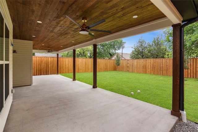 view of patio featuring a fenced backyard and ceiling fan