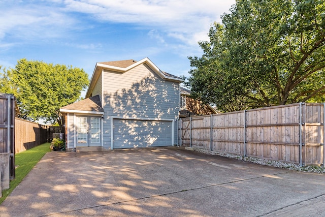 907 Ozark Dr, Allen, TX 75002 - garage featuring fence and concrete driveway