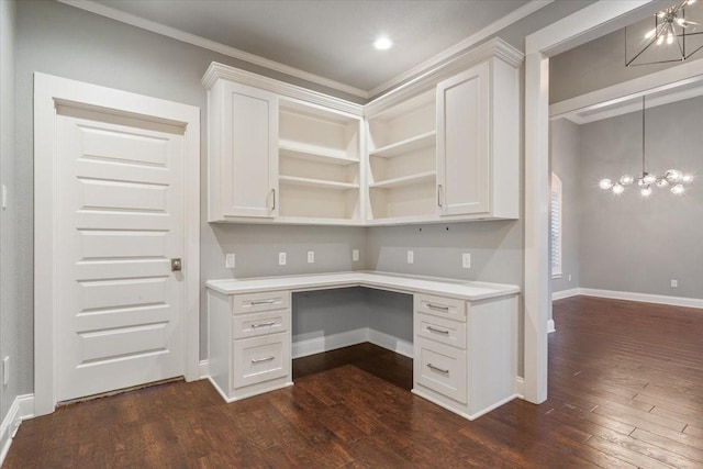 unfurnished office with ornamental molding, built in study area, baseboards, dark wood-type flooring, and a chandelier