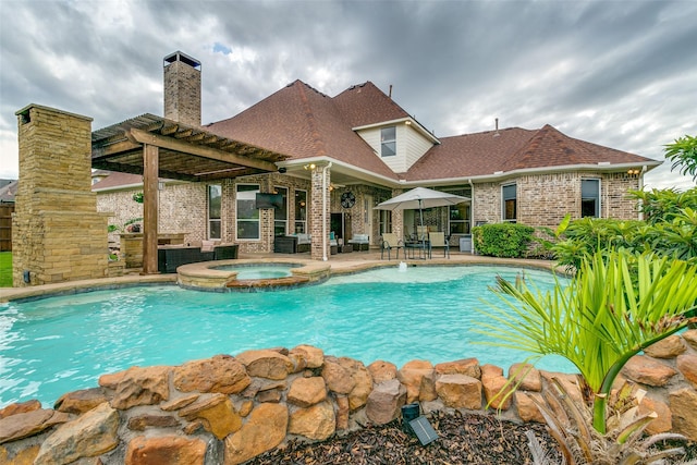 view of swimming pool with a pool with connected hot tub and a patio area
