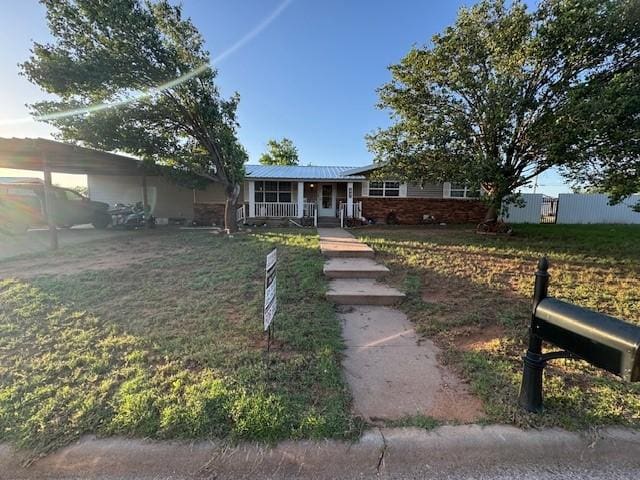 405 E Lee St, Rotan, TX 79546 - view of front of property with a porch and a front yard
