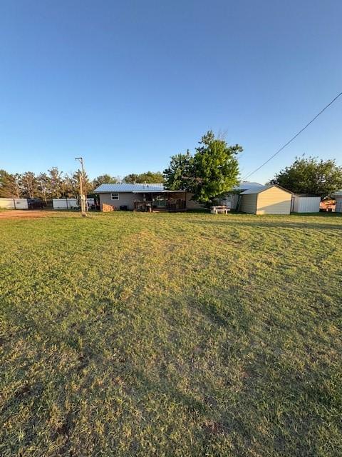 405 E Lee St, Rotan, TX 79546 - view of yard