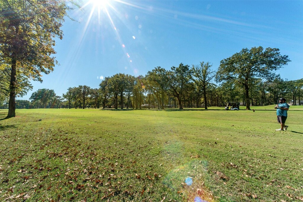 417 Saint Andrews Dr, Mabank, TX 75156