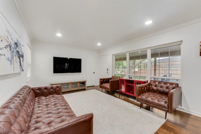 living room featuring crown molding, recessed lighting, and wood finished floors