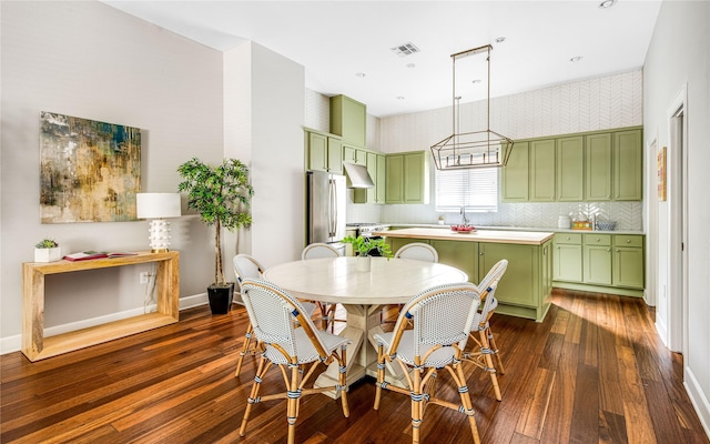 dining area with baseboards, dark wood-type flooring, and visible vents
