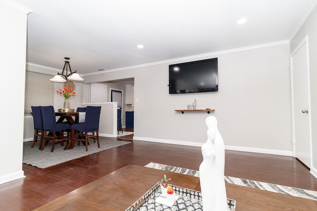 living room featuring baseboards, ornamental molding, and wood finished floors