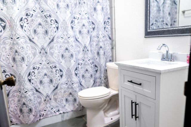 1213 Dennis Dr, Saginaw, TX 76179 - bathroom with vanity, toilet, and a shower with curtain