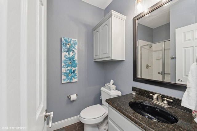 13283 Bodega Trl, Frisco, TX 75035 - bathroom featuring toilet, baseboards, a tile shower, and vanity