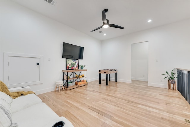 living room with light wood-style floors, a ceiling fan, baseboards, and recessed lighting
