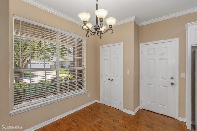 174 Hallette Dr, Shreveport, LA 71115 - entryway with an inviting chandelier, wood finished floors, and crown molding