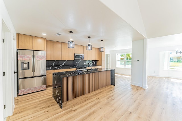 229 W Oaks Cir, Sulphur Springs, TX 75482 - kitchen featuring appliances with stainless steel finishes, dark countertops, light brown cabinets, and light wood-type flooring