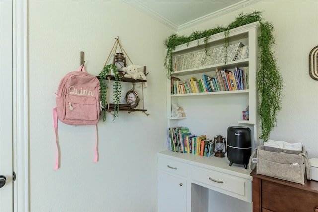 5921 Springbrook Dr, Tyler, TX 75707 - details featuring ornamental molding