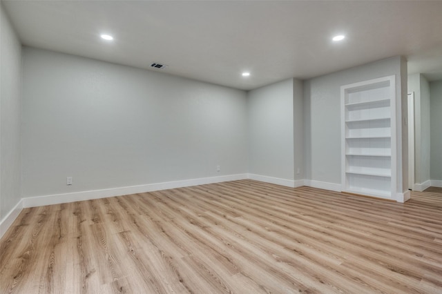 spare room featuring light wood-style floors, visible vents, and recessed lighting