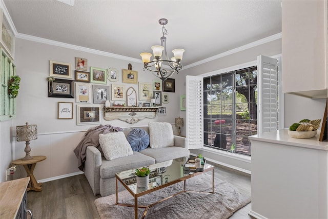 1105 Charles St, Weatherford, TX 76086 - living area featuring a chandelier, crown molding, wood finished floors, and baseboards