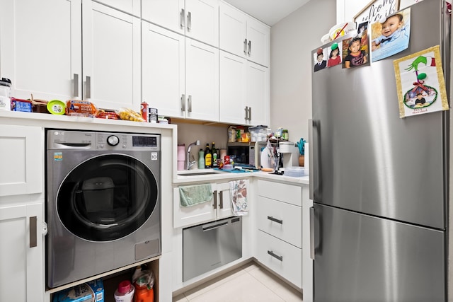 washroom featuring washer / clothes dryer and light tile patterned floors