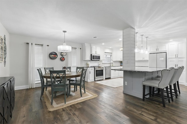 824 Wheelwood Dr, Hurst, TX 76053 - dining room featuring recessed lighting, baseboards, dark wood-style flooring, an inviting chandelier, and visible vents