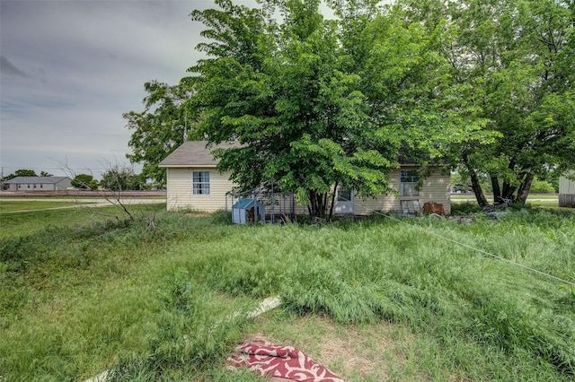 307 W Front St, Sunset, TX 76270 - view of yard