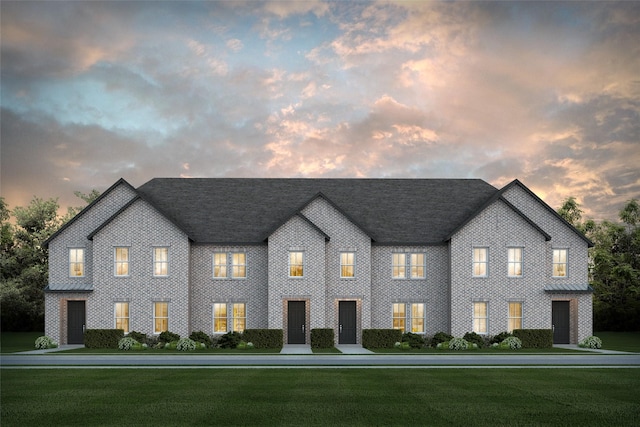 view of front of house featuring a front yard