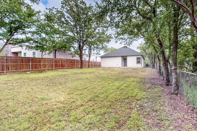 503 W Martin Luther King St, Denison, TX 75020 - view of yard featuring a fenced backyard