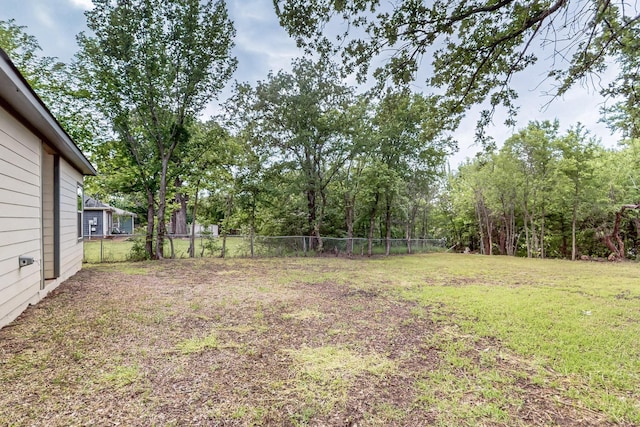 503 W Martin Luther King St, Denison, TX 75020 - view of yard with fence