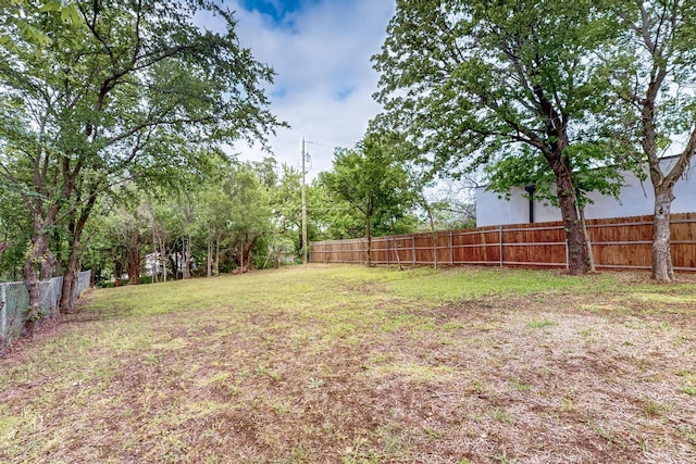 503 W Martin Luther King St, Denison, TX 75020 - view of yard with fence