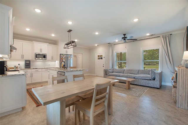 dining space featuring ceiling fan, crown molding, baseboards, and recessed lighting