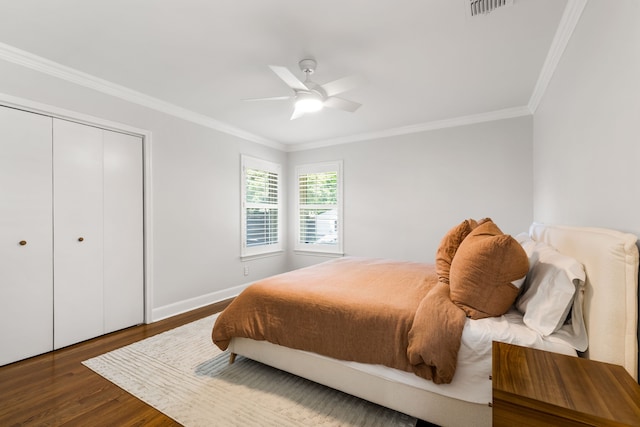8831 Lanarkshire Dr, Dallas, TX 75238 - bedroom with wood finished floors, crown molding, baseboards, a closet, and a ceiling fan