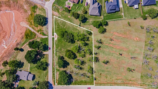 8433 W Landings Rd, Granbury, TX 76049