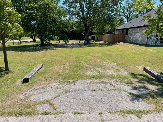 511 Beavers Dr, Southmayd, TX 75092