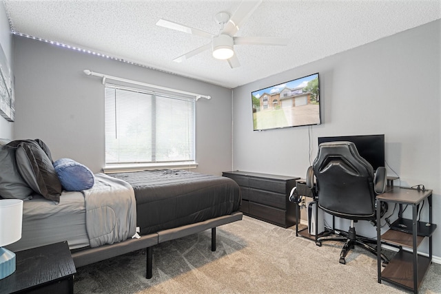 bedroom featuring a textured ceiling, light carpet, and ceiling fan