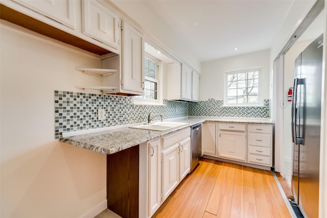 875 Country Club Rd, Lucas, TX 75002 - kitchen with a sink, white cabinetry, backsplash, light wood-style floors, and stainless steel appliances