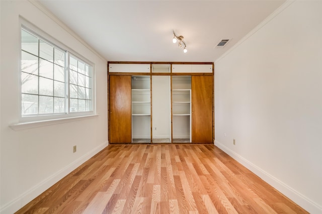 875 Country Club Rd, Lucas, TX 75002 - unfurnished bedroom featuring a closet, crown molding, visible vents, baseboards, and light wood-style floors
